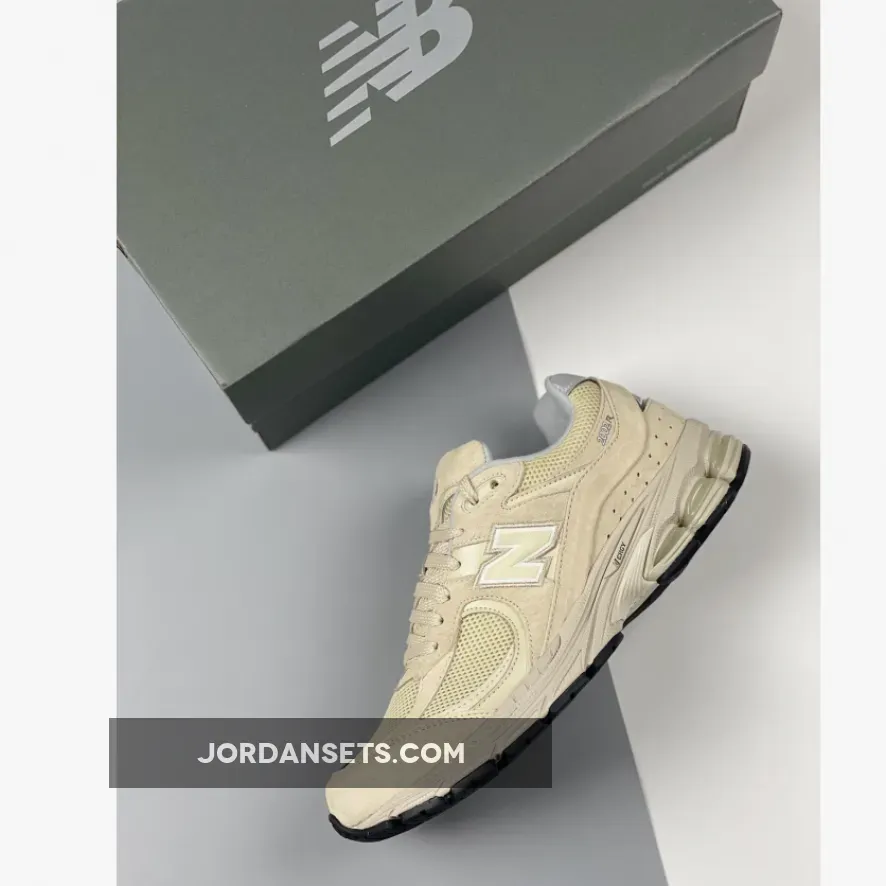 New Balance 2002R Bone Light Aluminum M2002RE / new balance light bone