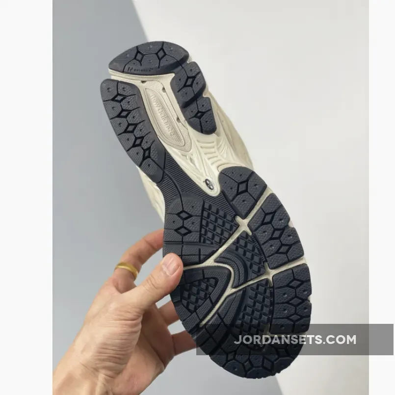 New Balance 2002R Bone Light Aluminum M2002RE / new balance light bone