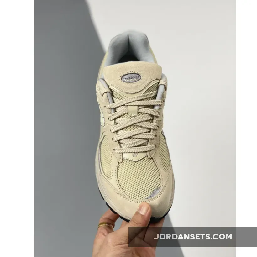 New Balance 2002R Bone Light Aluminum M2002RE / new balance light bone