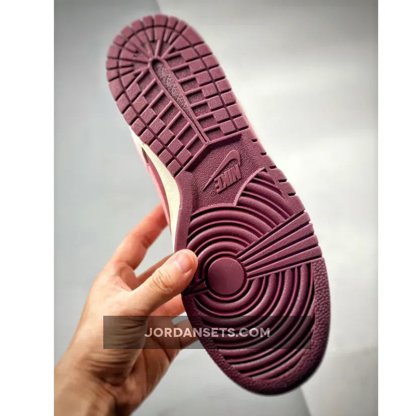 Nike Dunk Low Retro PRM Valentines Day (2023) DR9705-100 Nike Dunk Low Retro PRM Valentines Day (2023) DR9705-100