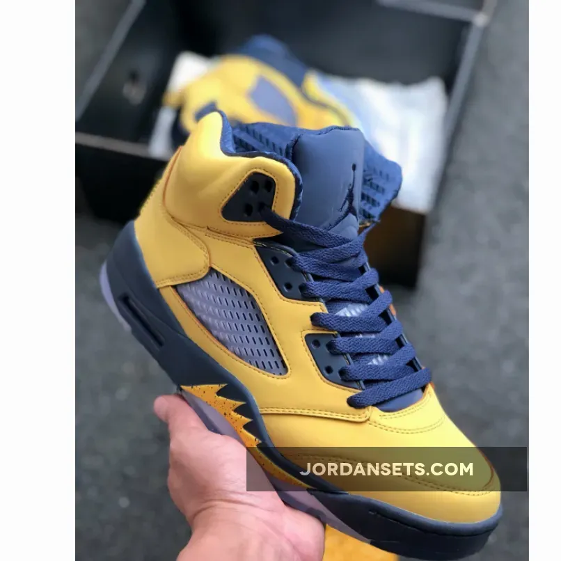 Air Jordan 5 Retro Se Michigan Amarillo/College Navy-Amarillo AJ5 Jordan 5 Michigan On Feet CQ9541-704