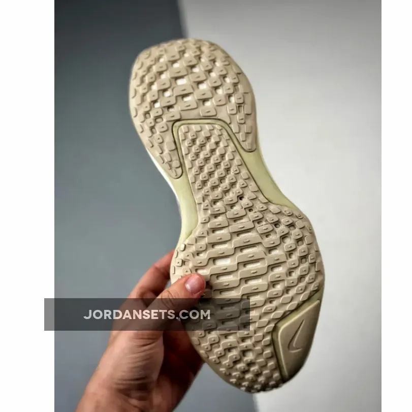 Nike ZoomX Invincible Run Flyknit 3 Cool Grey Black