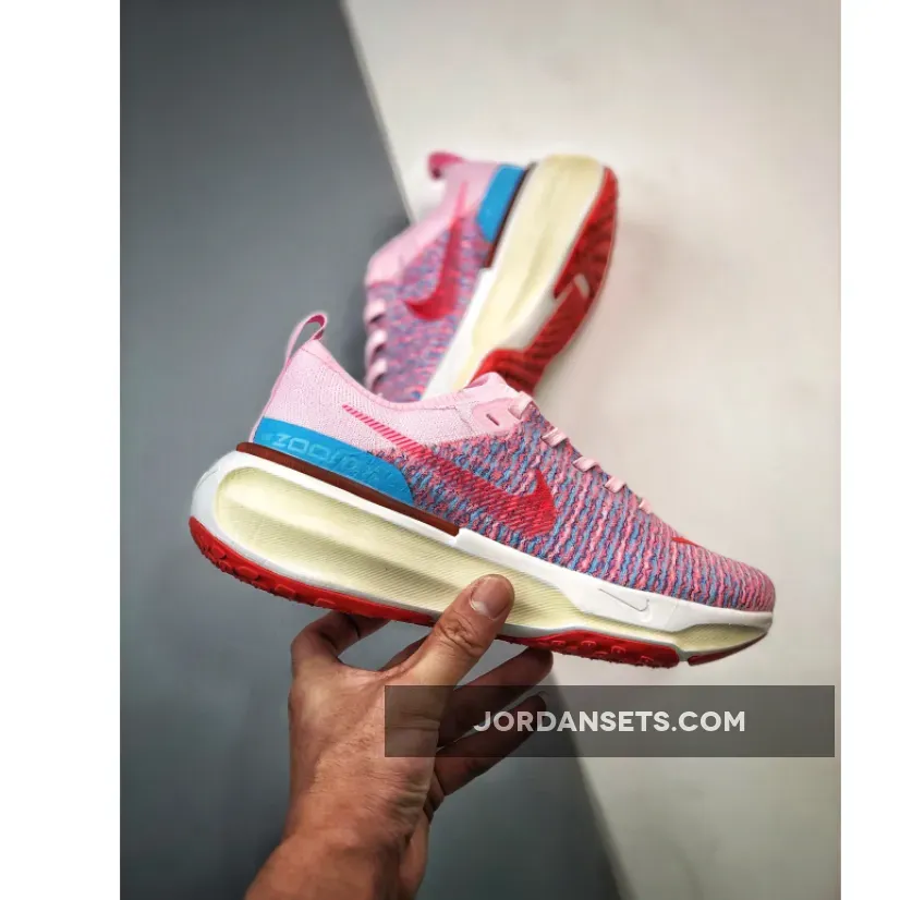 nike invincible run flyknit 3 wmns pink white dr2660-600 / nike invincible run 2 flyknit