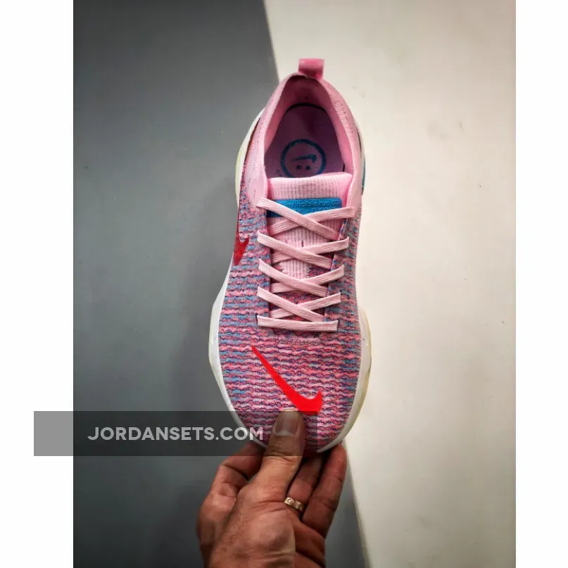 nike invincible run flyknit 3 wmns pink white dr2660-600 / nike invincible run 2 flyknit