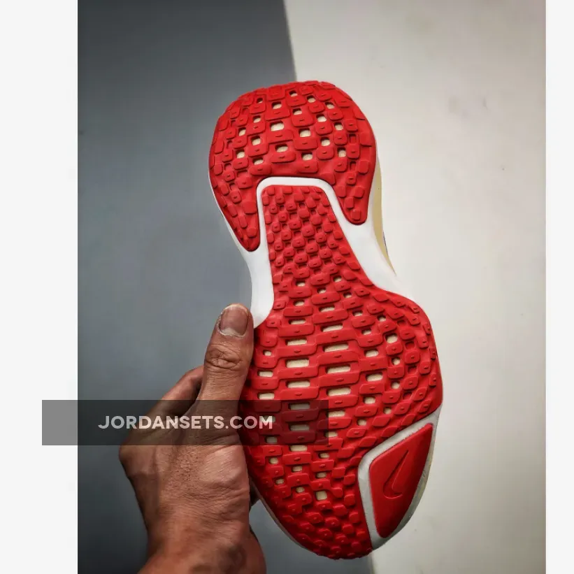 nike invincible run flyknit 3 wmns pink white dr2660-600 / nike invincible run 2 flyknit