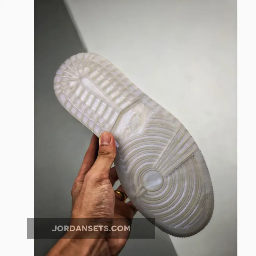 Air Jordan 1 Mid 'Iridescent Black' BQ6472-009 Discount