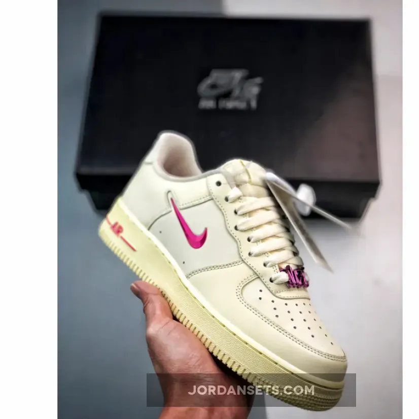 Nike Air Force 1 ’07 SE Coconut Milk/Playful Pink-Alabaster