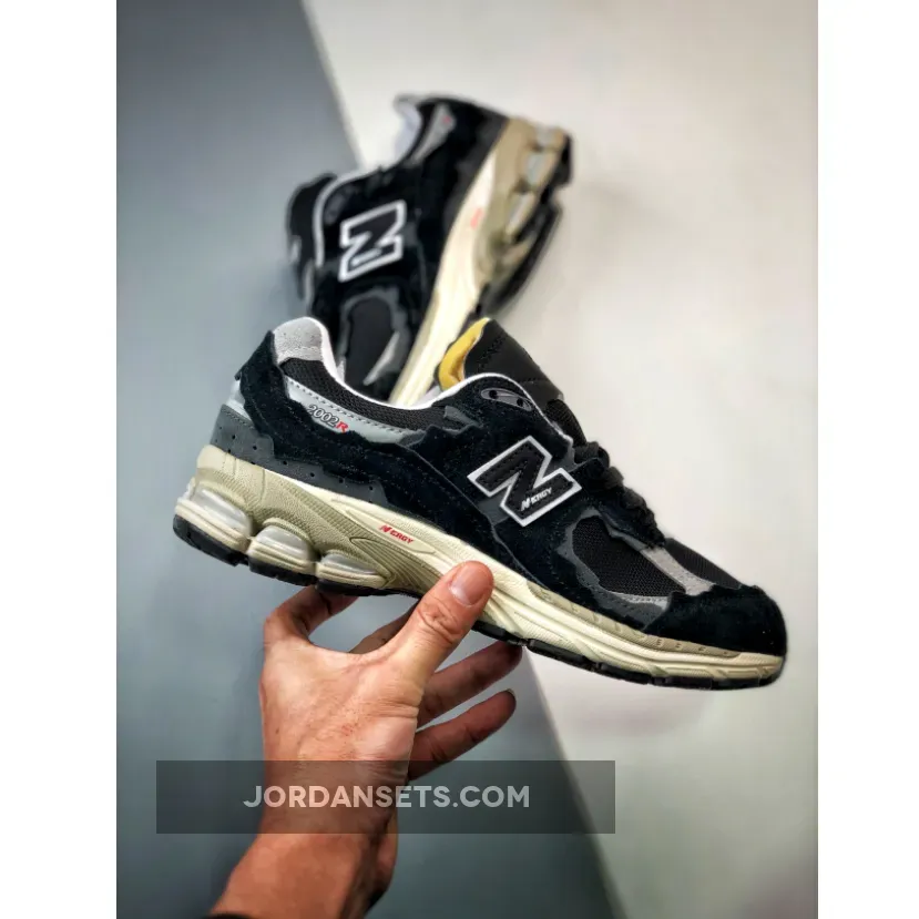 New Balance 2002R Protection Pack Black Grey / 200 2r M2002RDJ