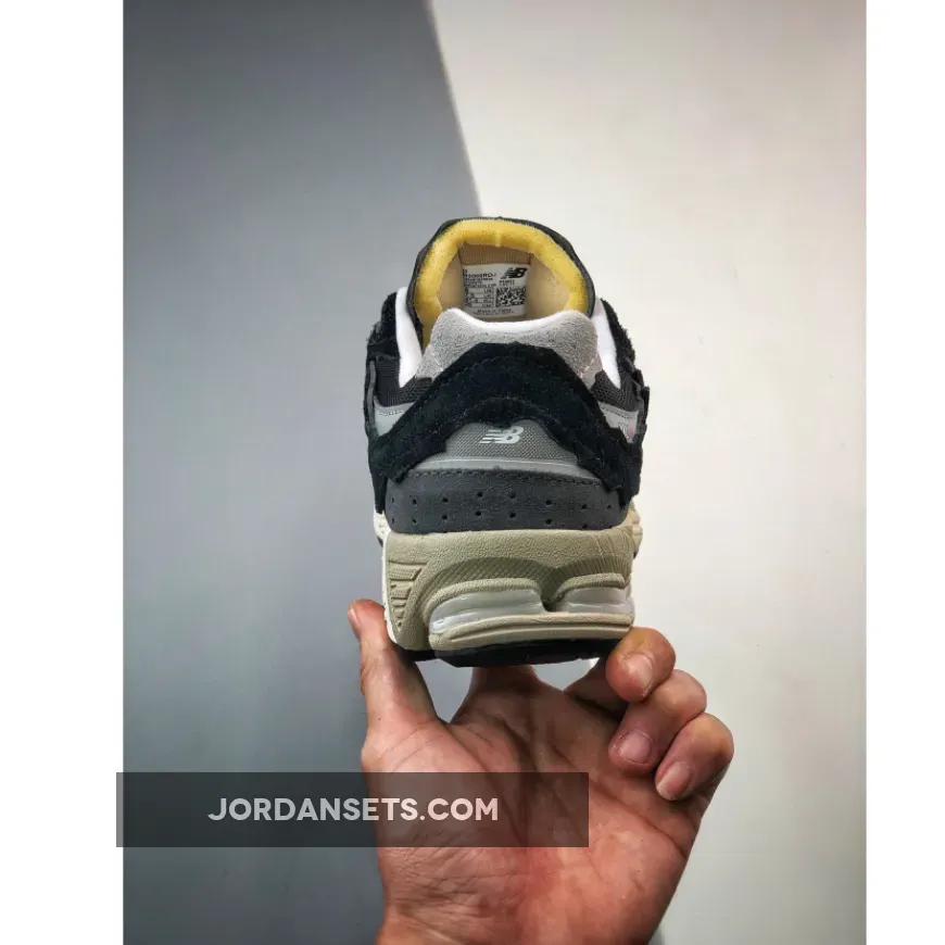 New Balance 2002R Protection Pack Black Grey / 200 2r M2002RDJ