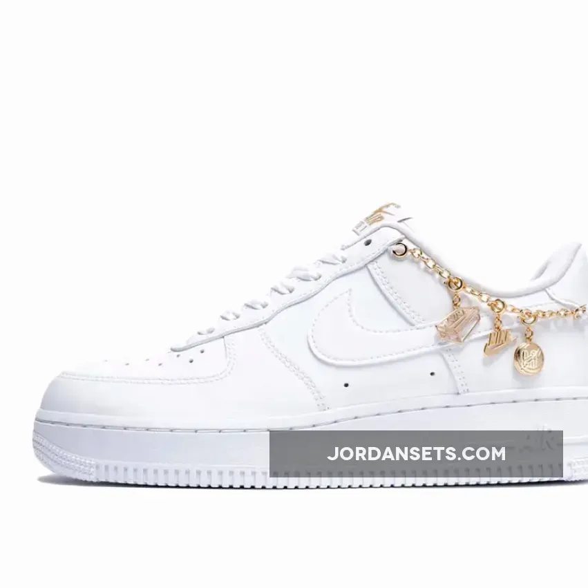 Nike Air Force 1 Low LX Lucky Charms DD1525-100 / air force one with charms