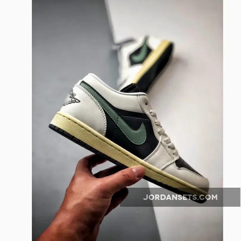 Air Jordan 1 Low Jade Smoke