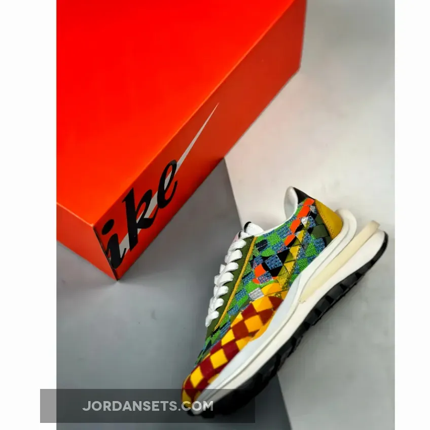 sacai x Nike LDVaporwaffle Mix Low Green Gusto DR5209-300