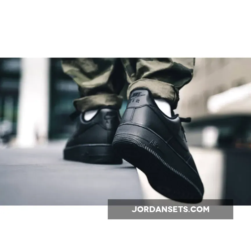 Nike Air Force 1 All Black / nike air force 1 07 black