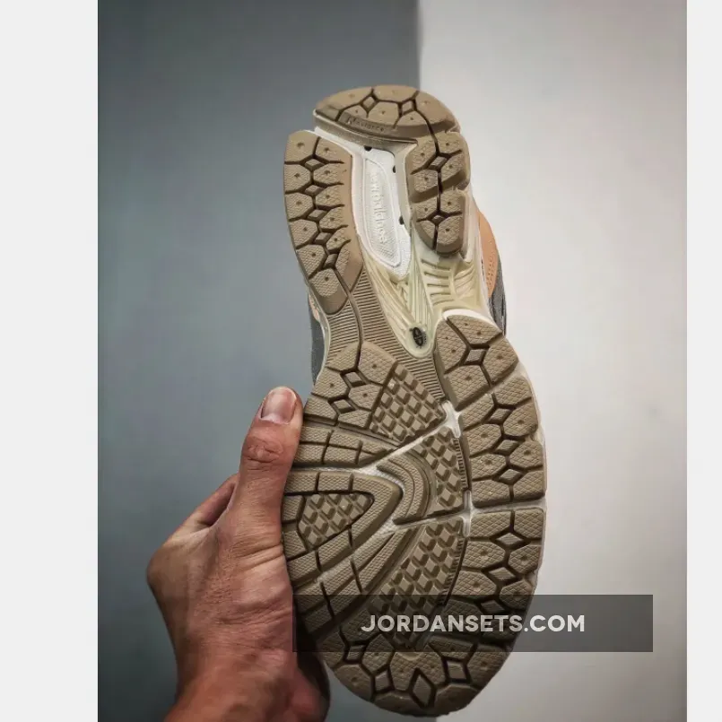 New Balance 1906R Grey Tan , Tan New Balance M1906FA