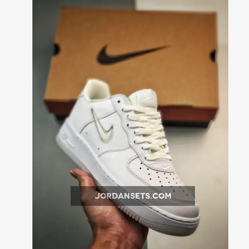 Nike Air Force 1 Low Jewel Triple White FN5924-100 Outlet