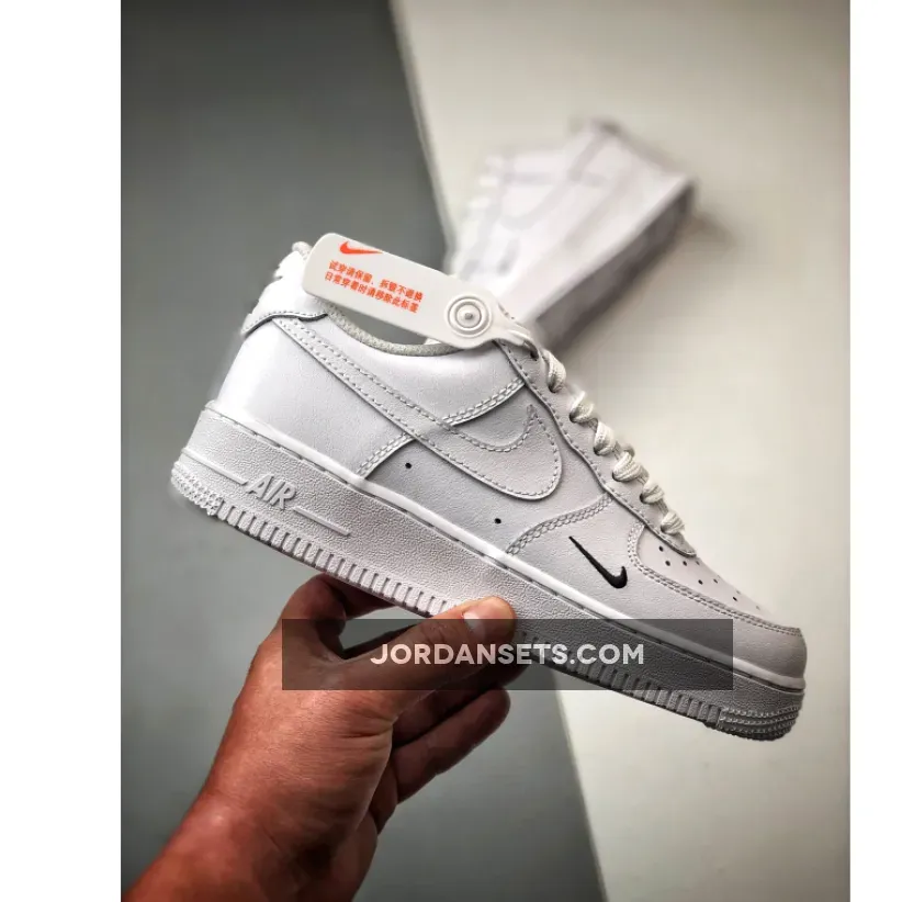 Best Nike Air Force 1 07′ ESS Sail/Sail-Light Bone HF1058-133