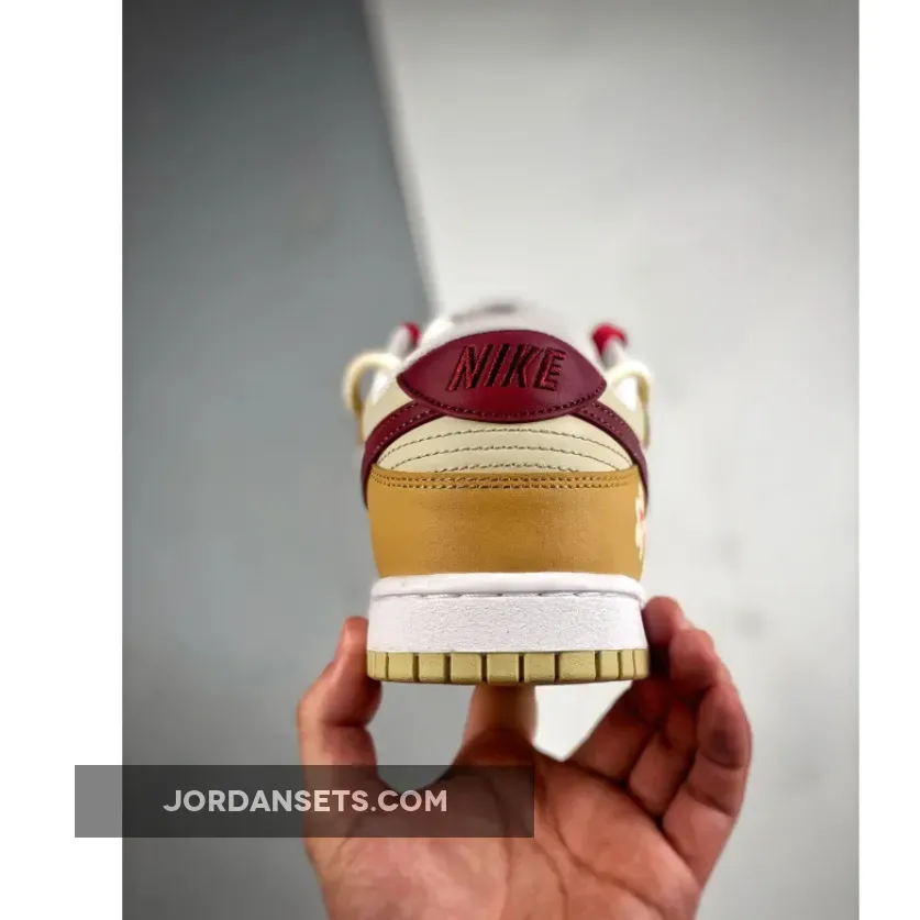 Nike Dunk Low ‘Merry Christmas’ Beige White Red Nike Dunk Low ‘Merry Christmas’ Beige White Red