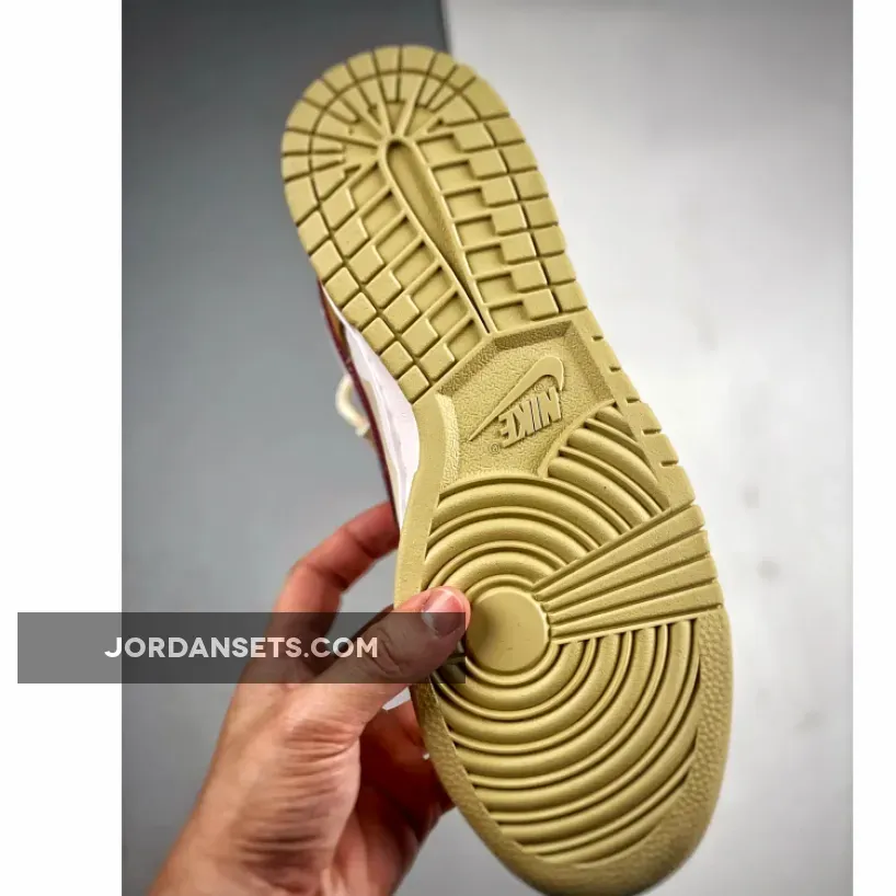 Nike Dunk Low ‘Merry Christmas’ Beige White Red Nike Dunk Low ‘Merry Christmas’ Beige White Red