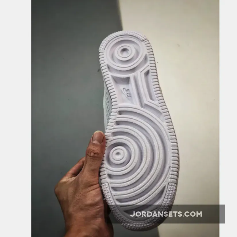 Nike Air Force 1 Flyknit 2 White/Pure Platinum AV3042-100 Nike Air Force 1 Flyknit 2 White/Pure Platinum AV3042-100
