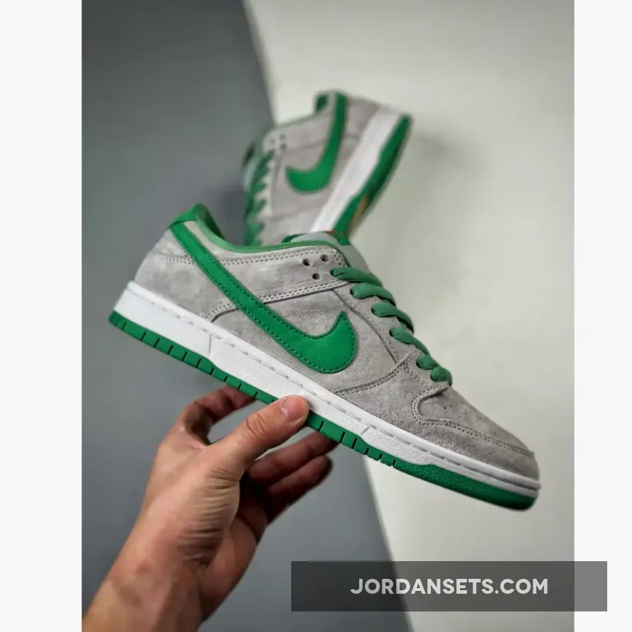 Nike SB Dunk Low Premium ‘Medusa’ Matte Silver/Green-Varsity Red Nike SB Dunk Low Premium ‘Medusa’ Matte Silver/Green-Varsity Red
