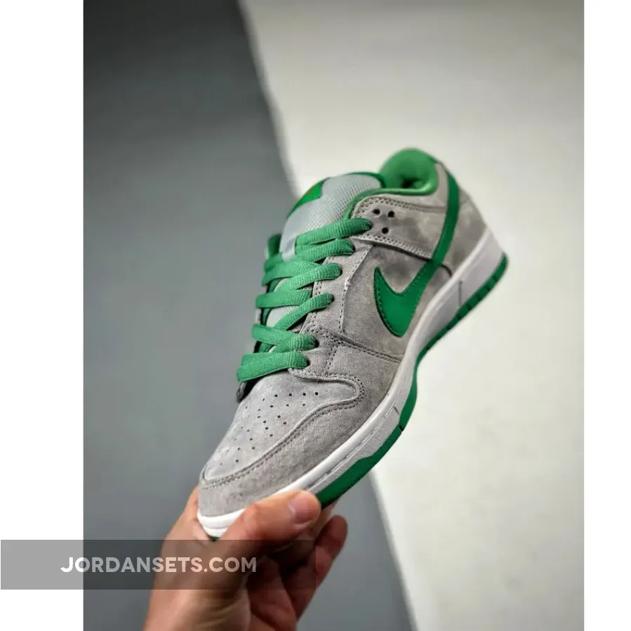 Nike SB Dunk Low Premium ‘Medusa’ Matte Silver/Green-Varsity Red Nike SB Dunk Low Premium ‘Medusa’ Matte Silver/Green-Varsity Red