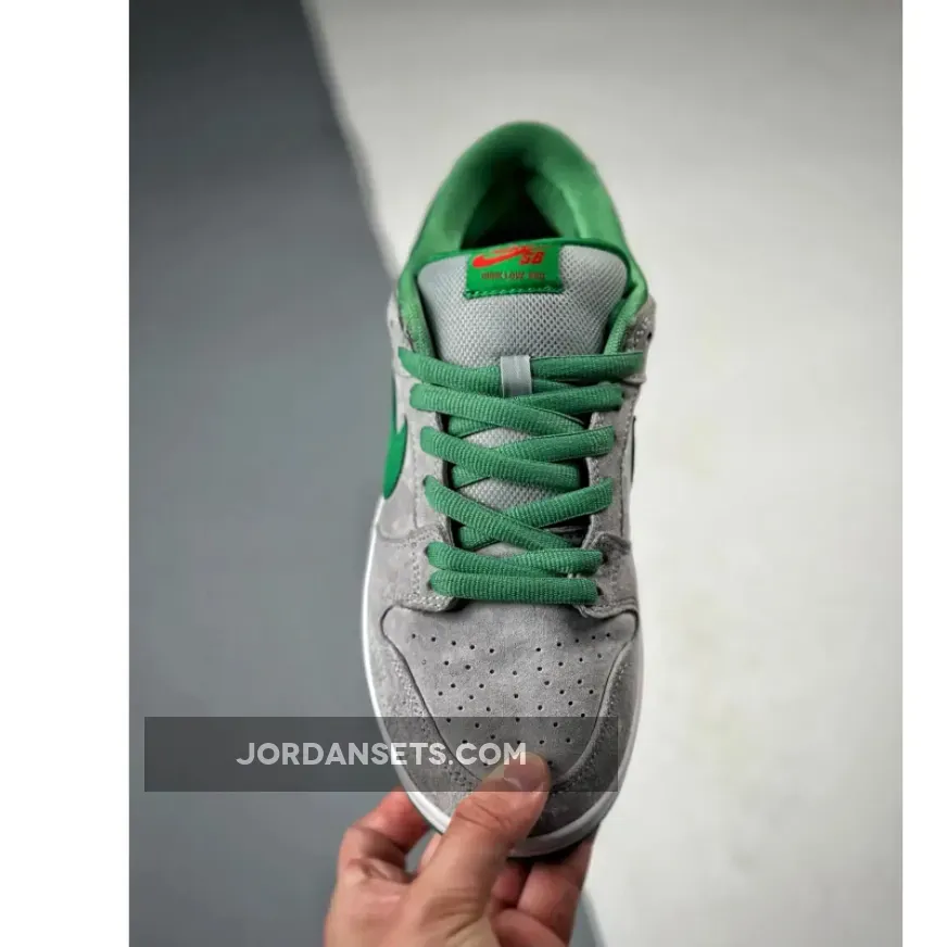 Nike SB Dunk Low Premium ‘Medusa’ Matte Silver/Green-Varsity Red Nike SB Dunk Low Premium ‘Medusa’ Matte Silver/Green-Varsity Red