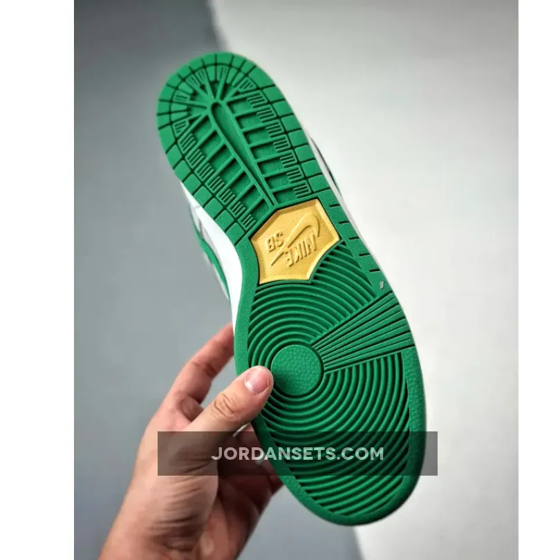 Nike SB Dunk Low Premium ‘Medusa’ Matte Silver/Green-Varsity Red Nike SB Dunk Low Premium ‘Medusa’ Matte Silver/Green-Varsity Red