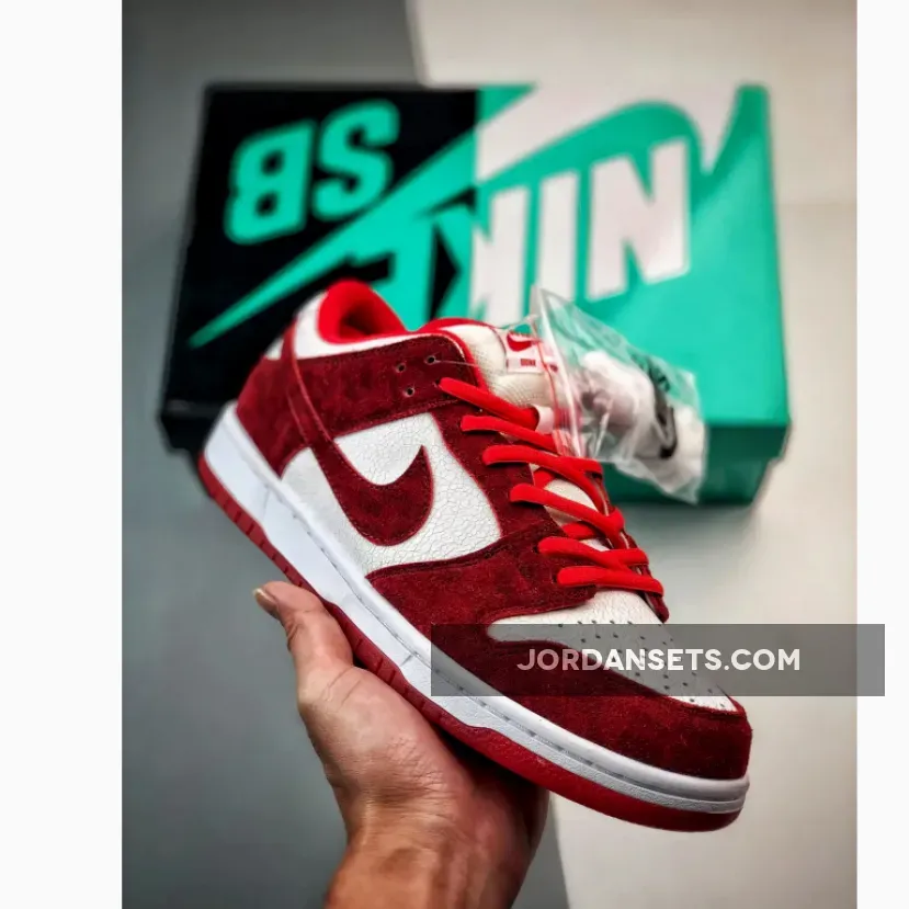 Nike SB Dunk Low Valentines Day University Red White