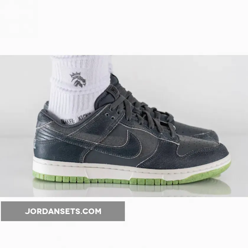 Nike Dunk Low Swoosh Shadow Iron Grey nike sb halloween dunk