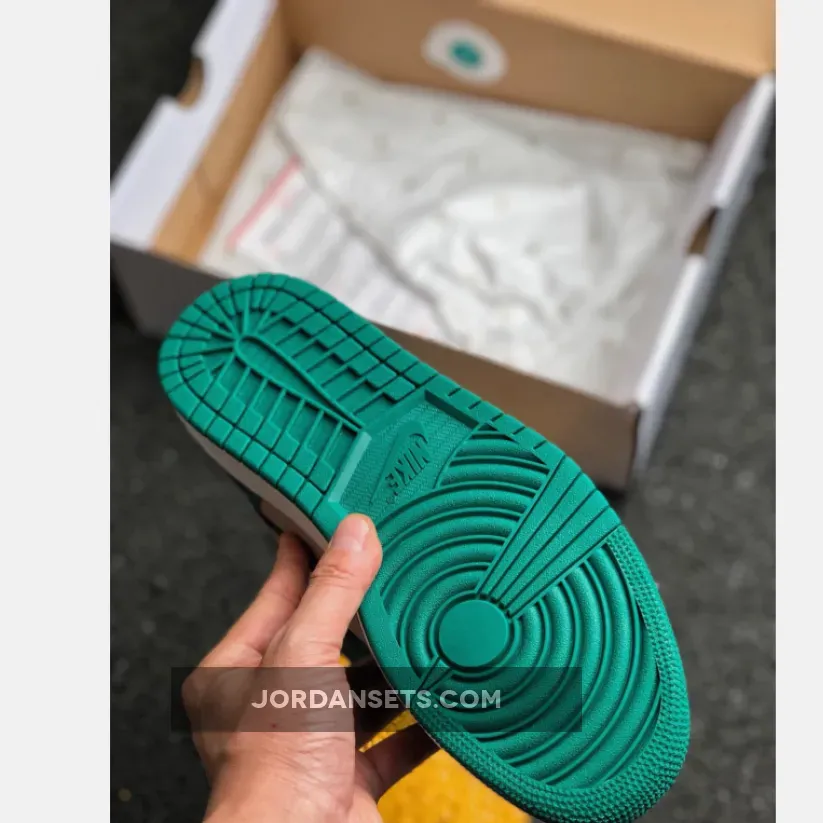 Air Jordan 1 High Premium Black/Pink-Metallic Green Air Jordan 1 High Premium Black/Pink-Metallic Green