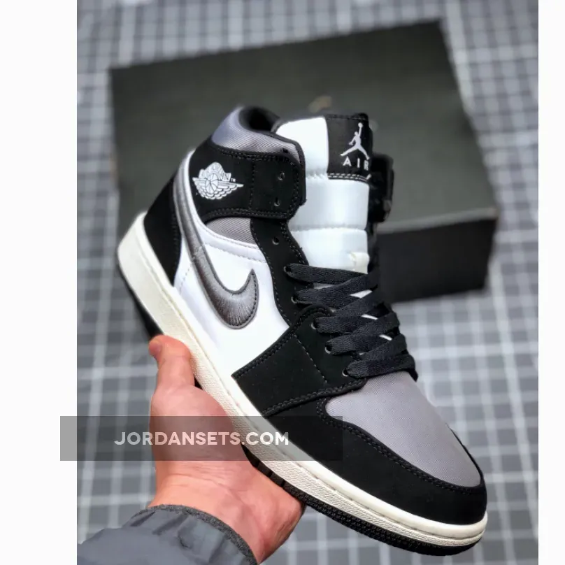 Air Jordan 1 Mid "Satin"