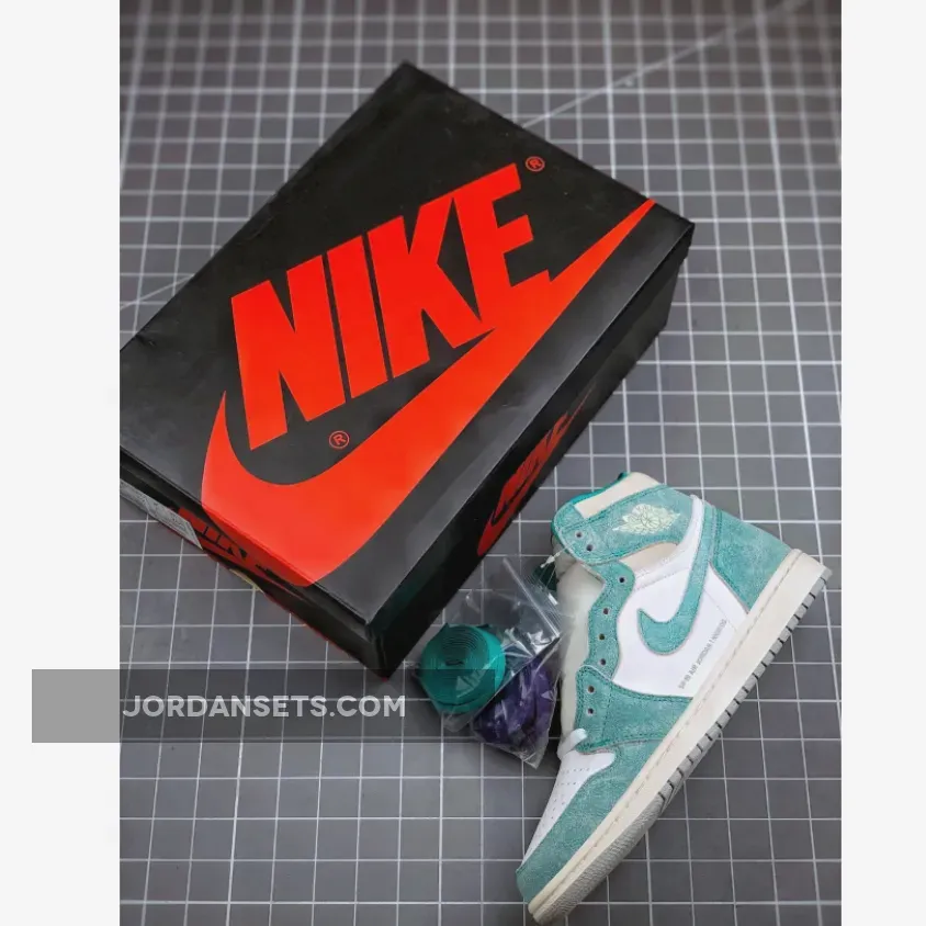 Air Jordan 1 Retro High OG "Turbo Green" Air Jordan 1 Retro High OG "Turbo Green"