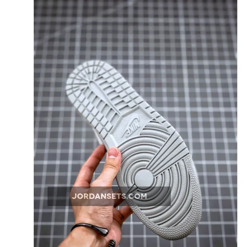 Air Jordan 1 Retro High OG "Turbo Green" Air Jordan 1 Retro High OG "Turbo Green"