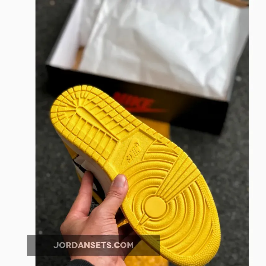 Air Jordan 1 Retro High OG Yellow Toe Air Jordan 1 Retro High OG Yellow Toe