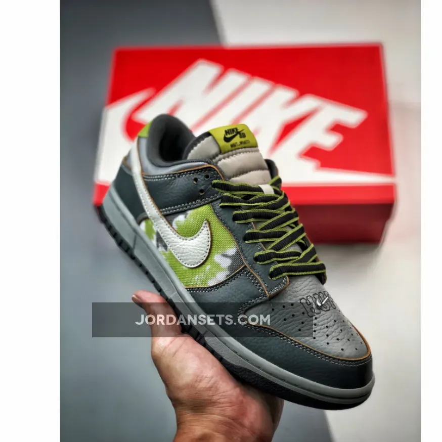 HUF x Nike SB Dunk Low "Wait