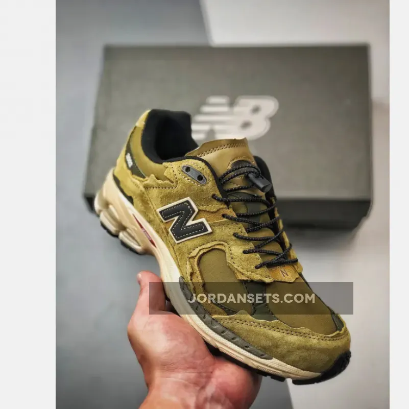 New Balance 2002R Ripstop Protection Pack Tan