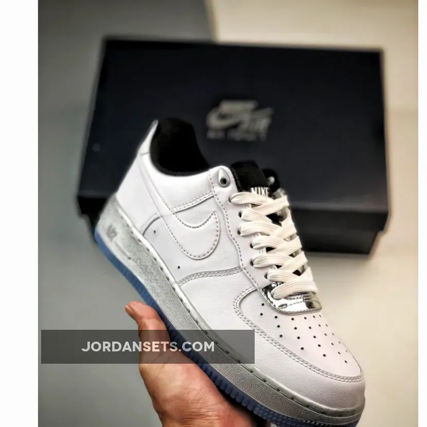 Nike Air Force 1 ’07 SE "White Chrome"