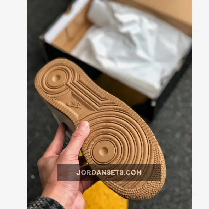 Nike Air Force 1 Low ‘Supreme Max Air’ Neutral Grey/Team Red-White Nike Air Force 1 Low ‘Supreme Max Air’ Neutral Grey/Team Red-White