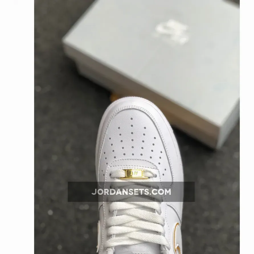 Nike Air Force 1 Low WMNS ‘Golden Swoosh’ White Nike Air Force 1 Low WMNS ‘Golden Swoosh’ White