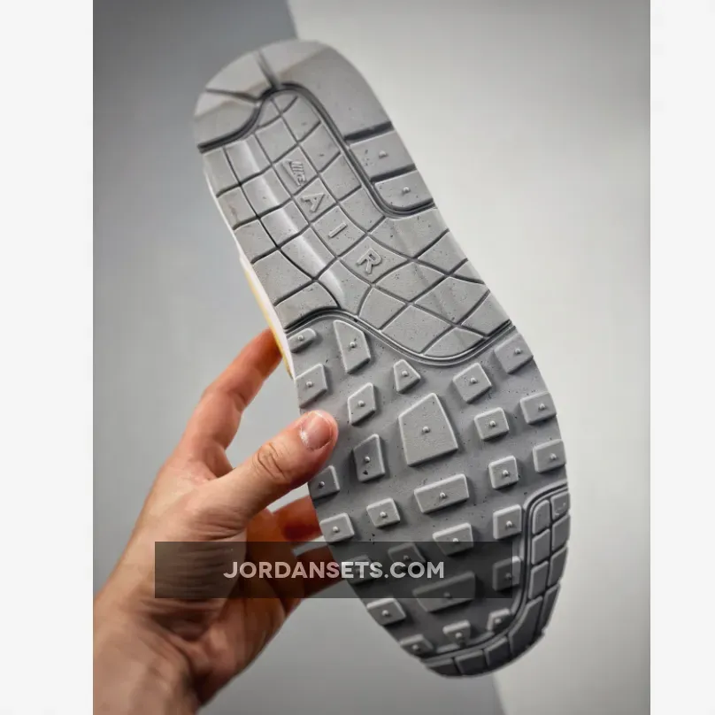 Nike Air Max 1 Tour Yellow Nike Air Max 1 Tour Yellow