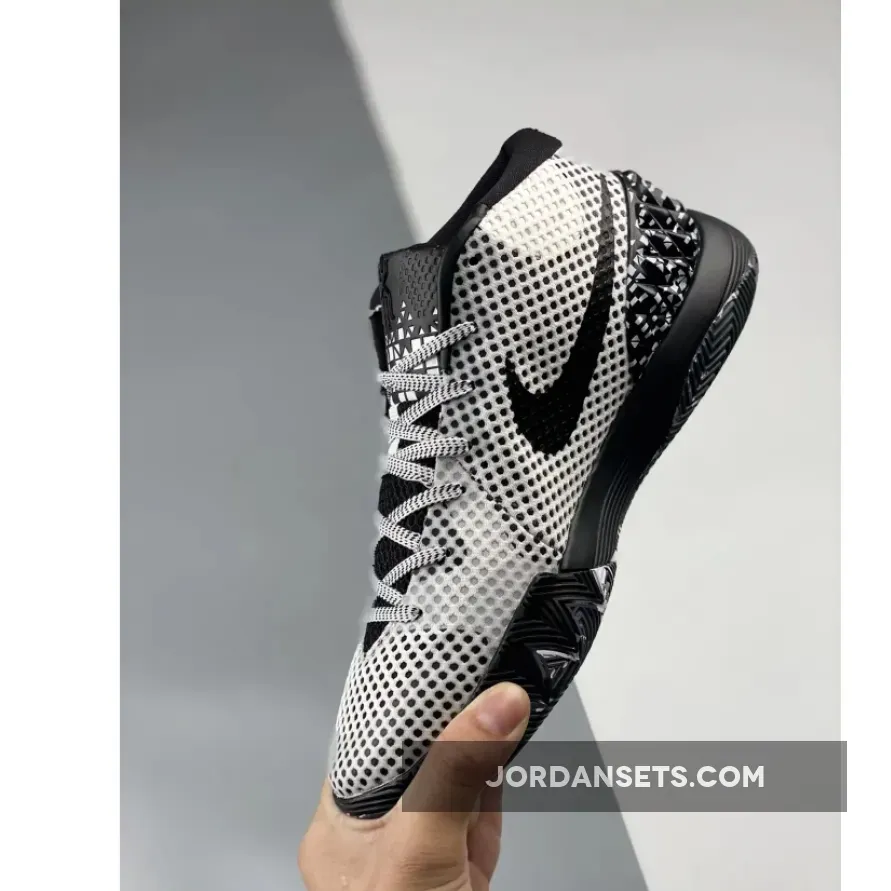 Nike Kyrie 1 "BHM" Black/White Nike Kyrie 1 "BHM" Black/White