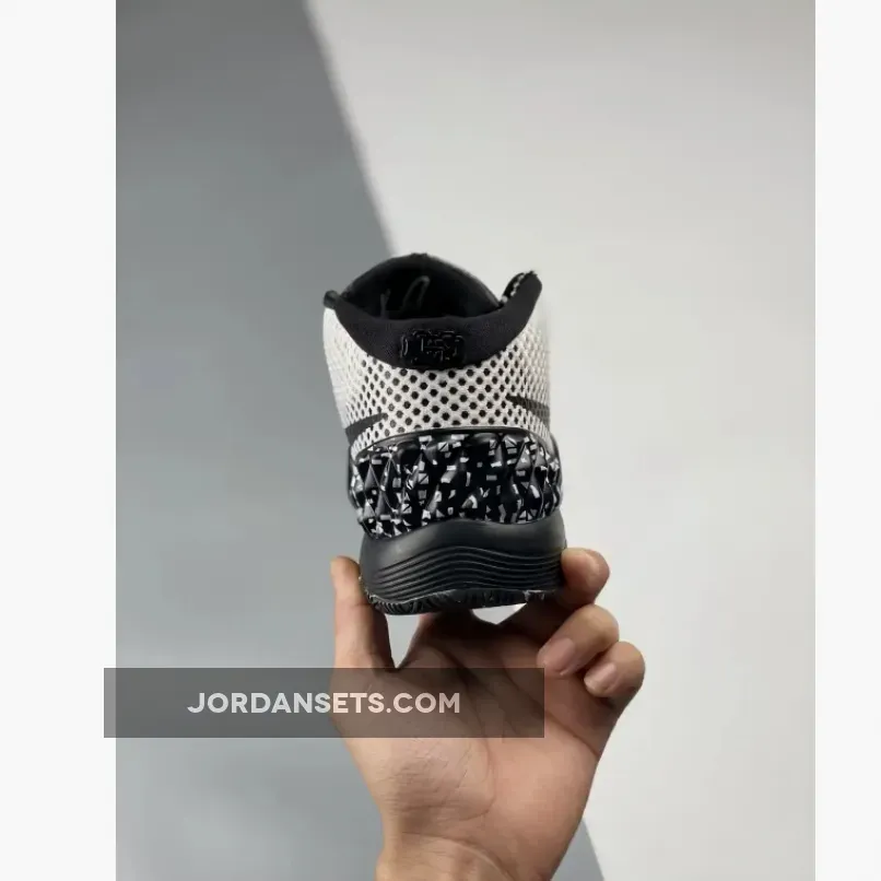 Nike Kyrie 1 "BHM" Black/White Nike Kyrie 1 "BHM" Black/White