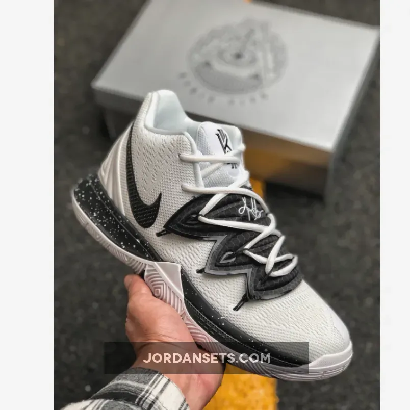 Nike Kyrie 5 Team Bank White Black