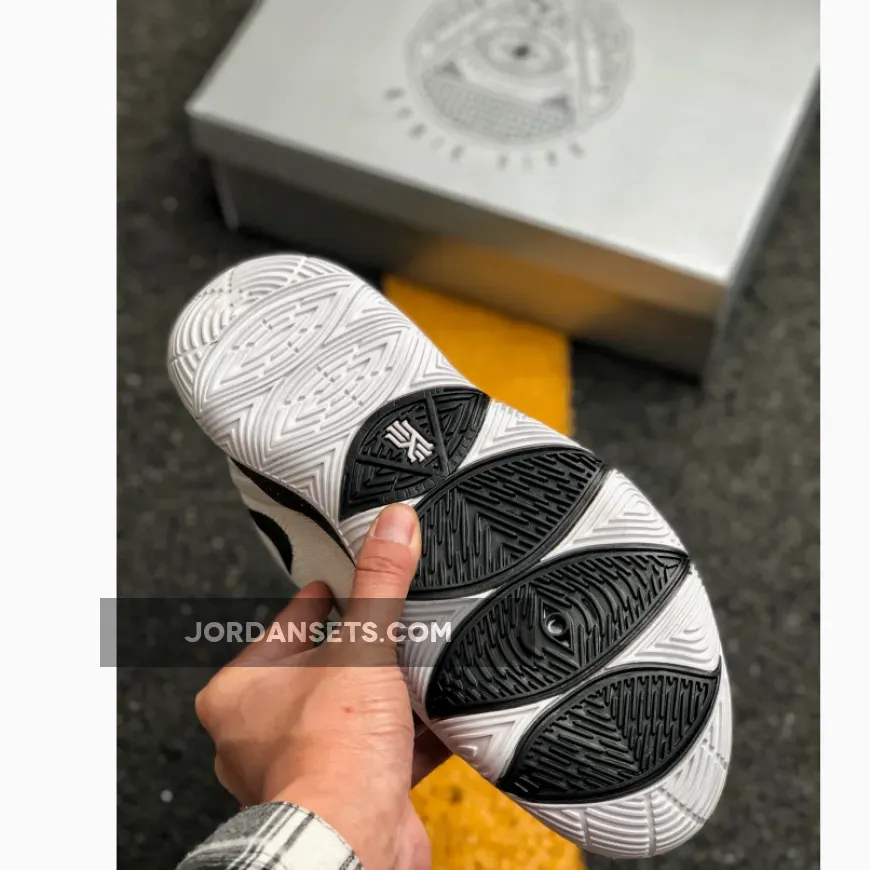 Nike Kyrie 5 Team Bank White Black Nike Kyrie 5 Team Bank White Black
