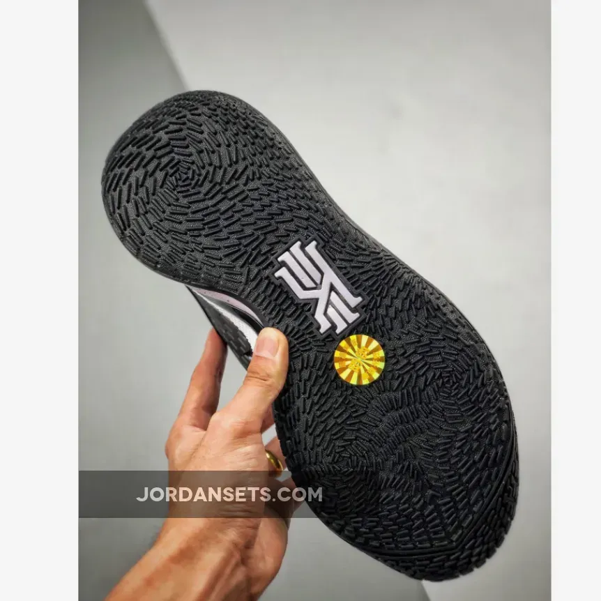 Nike Kyrie Low 2 Black/White Nike Kyrie Low 2 Black/White