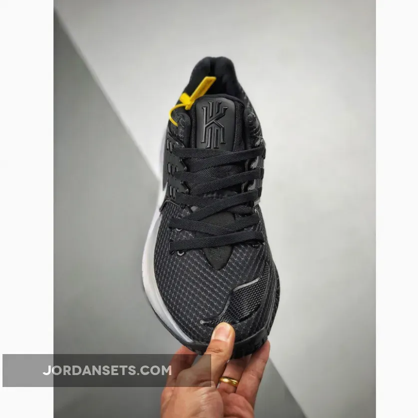 Nike Kyrie Low 2 Black/White Nike Kyrie Low 2 Black/White