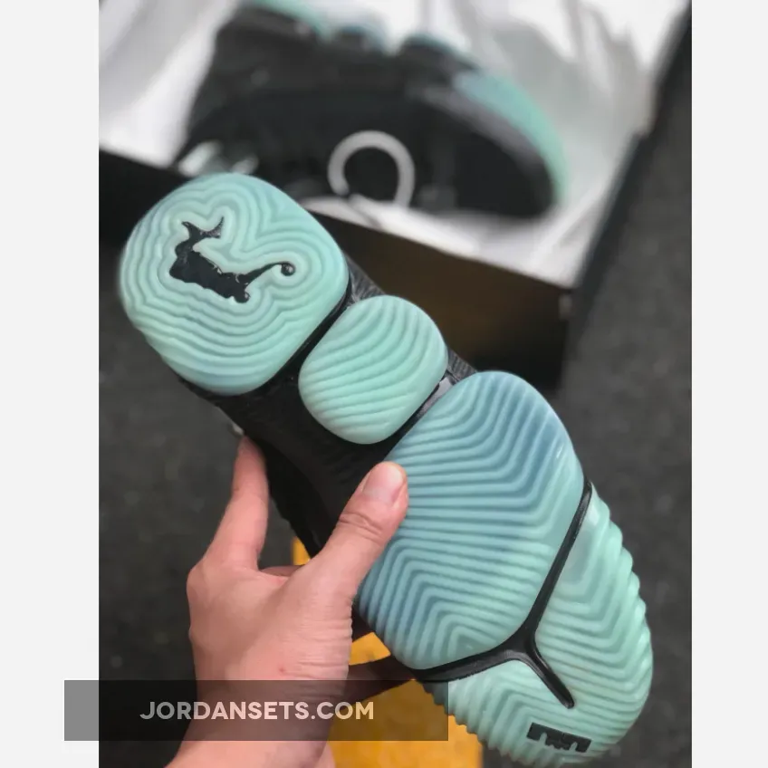 Nike LeBron 16 ‘Glow in the Dark’ Black/Black-Glow Nike LeBron 16 ‘Glow in the Dark’ Black/Black-Glow