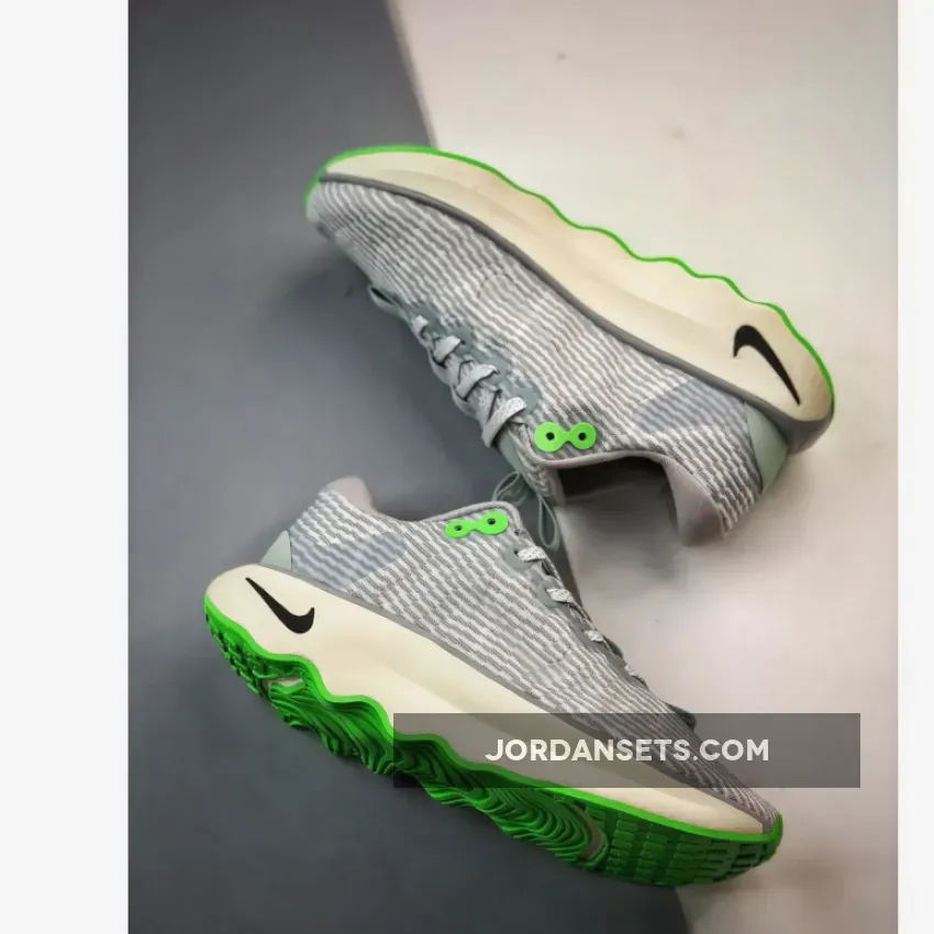 Nike Motiva Light Silver/Green Strike Nike Motiva Light Silver/Green Strike