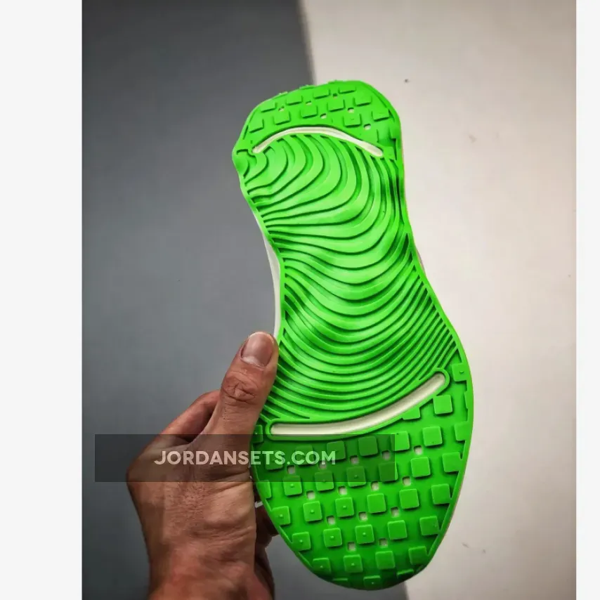 Nike Motiva Light Silver/Green Strike Nike Motiva Light Silver/Green Strike