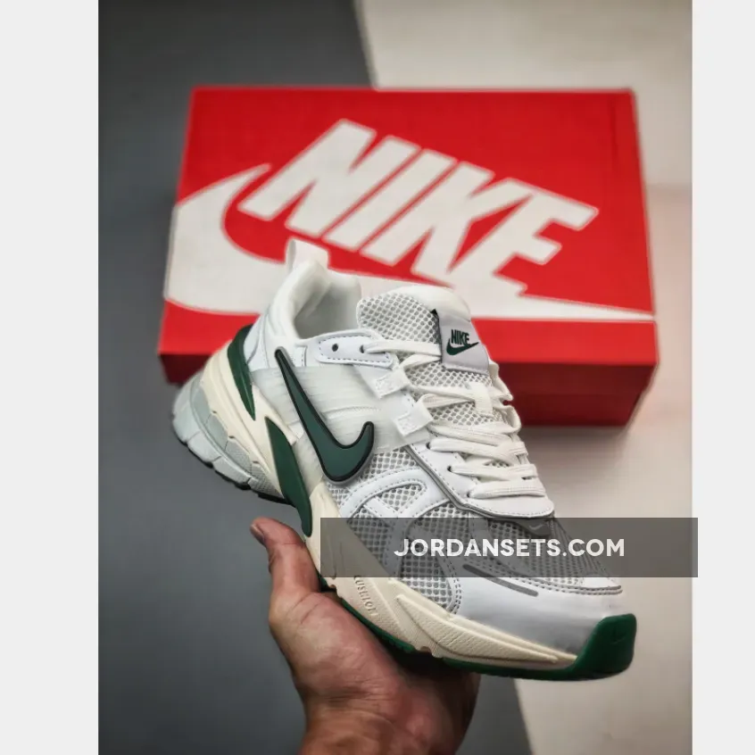 Nike Runtekk "White/Sail/Green"